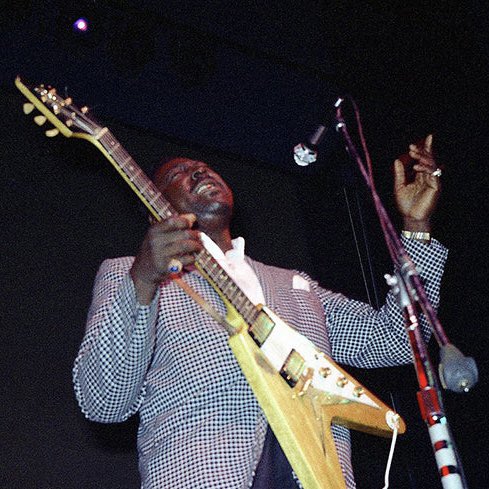 TBonesPrimeCuts's tweet image. #ArtistFave15 
#MusicChallenge

15 to 1

𝐀𝐥𝐛𝐞𝐫𝐭 𝐊𝐢𝐧𝐠

(My favorite of the 3 Kings &amp;amp; the reason I gravitated towards Flying V’s.)

𝐍𝐮𝐦𝐛𝐞𝐫 𝟏𝟒: “As the Years Go Passing By”

Album: Born Under A Bad Sign (1967)

youtu.be/eCwNyjza-bA?si…

#AlbertKing #FlyingV #Blues