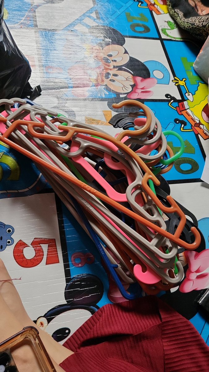 Tyassss_00's tweet photo. preloved barang kosan, bantu larisin yaaa. Wa di 082196454634 https://t.co/W2Tte60VJU