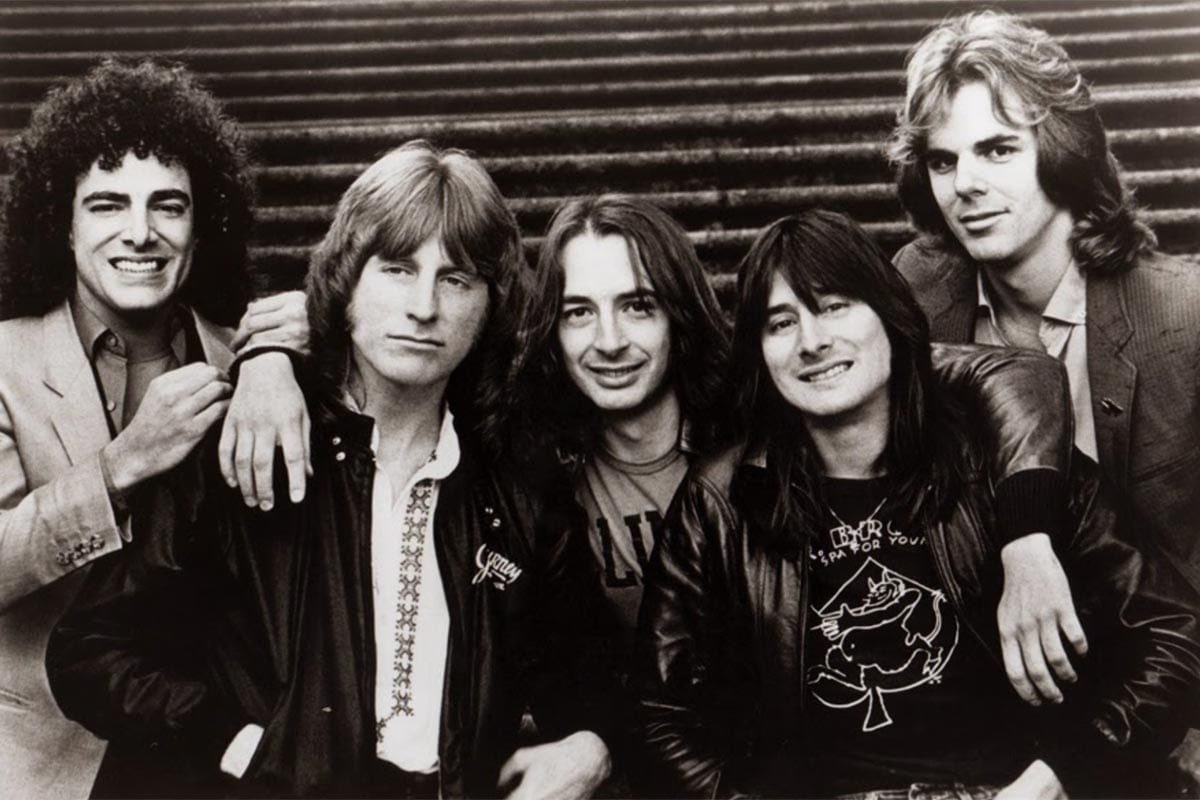 Octoberling_'s tweet image. Busted 😆
I was singing along to “Who’s Crying Now” in my back yard. Loud and enthusiastically. When it was over, my older neighbors thru the thickly vined fence started clapping and cheering.
If you don’t know who these guys 👇🏼 are, y’all young’ns need to bring Journey back.