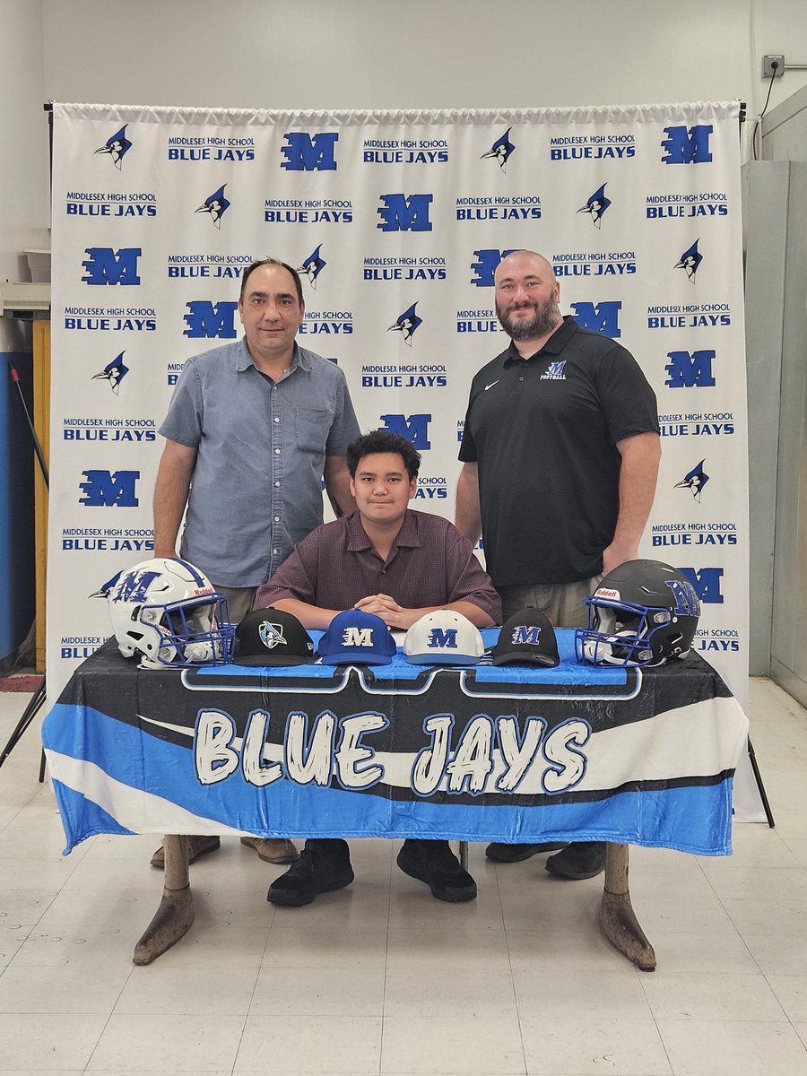 GoJaysFootball's tweet image. First 9th grade signing day excited for the new addition to our football family
@GoJaysAthletics 
@GoJaysFootball 
#AAAØ
"Those Who Stay Will Be Campions