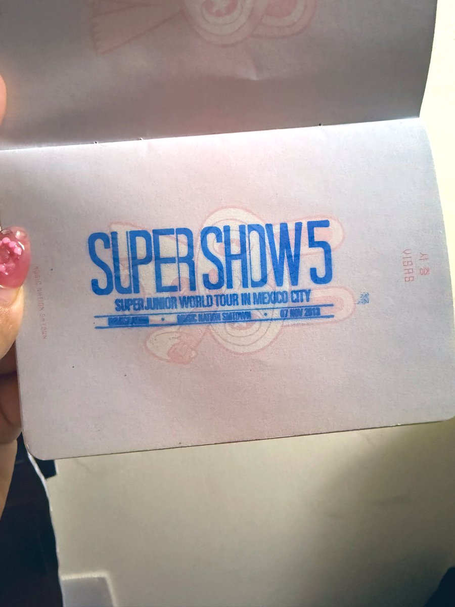 Fishiemon's tweet photo. Me puse a buscar esto por toooda mi casa jajajja

Gracias @dilemmamx por el mejor show de @SJofficial en México 🫶💙

(Ya sé que todas las veces que ha venido Super Junior son las mejores, pero esta fue la primera)
#OCESA_OUT https://t.co/Y2lBcjrxOC