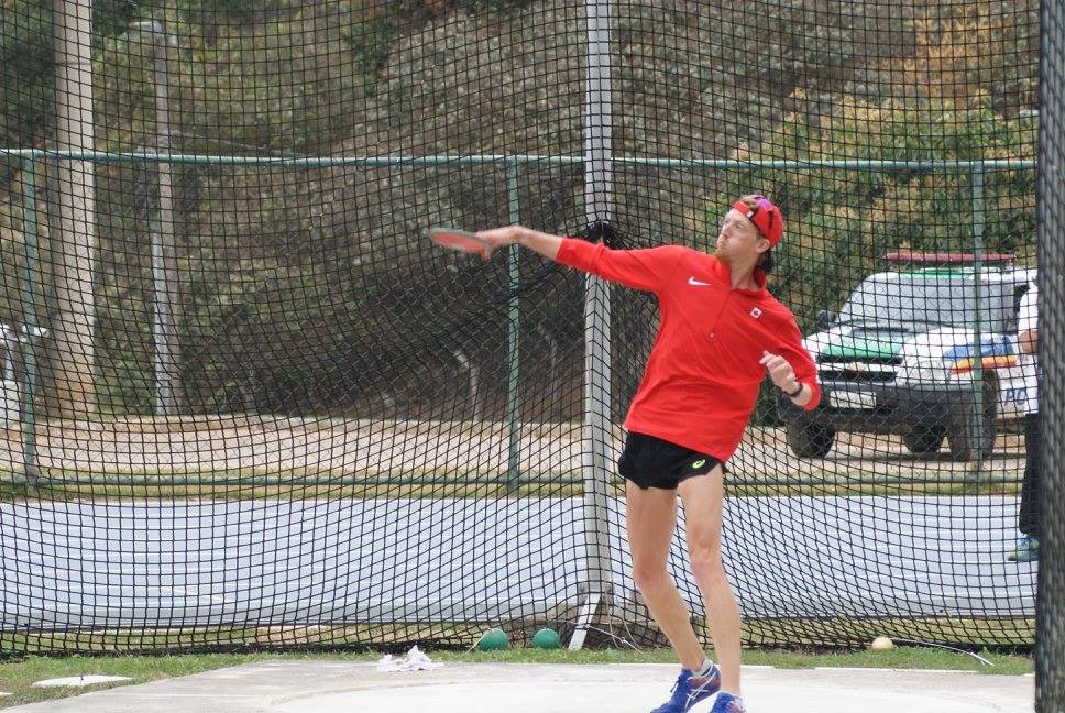 EvanDunfee's tweet image. In 2016 in the build up to Rio we were training in Juiz De Fora and had a mini meet. @AshtonJEaton wanted to throw discus but no one else signed up and he wanted a little more rest between throws so myself and coach Rich stepped in. Needless to say, I was not good. Think I threw…