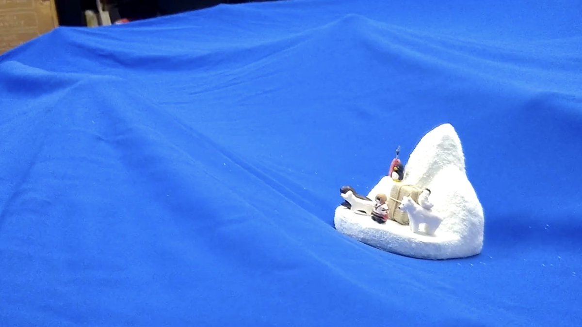TMC_1974's tweet image. 7/3は🌊波の日🌊
2022年にPLAY! MUSEUMにて開催された
「どうぶつかいぎ展」での
展示の一部をご紹介🐧🐻❄️
動物たちを乗せた氷が揺れる波を
手作りの装置で制作しました⚙️