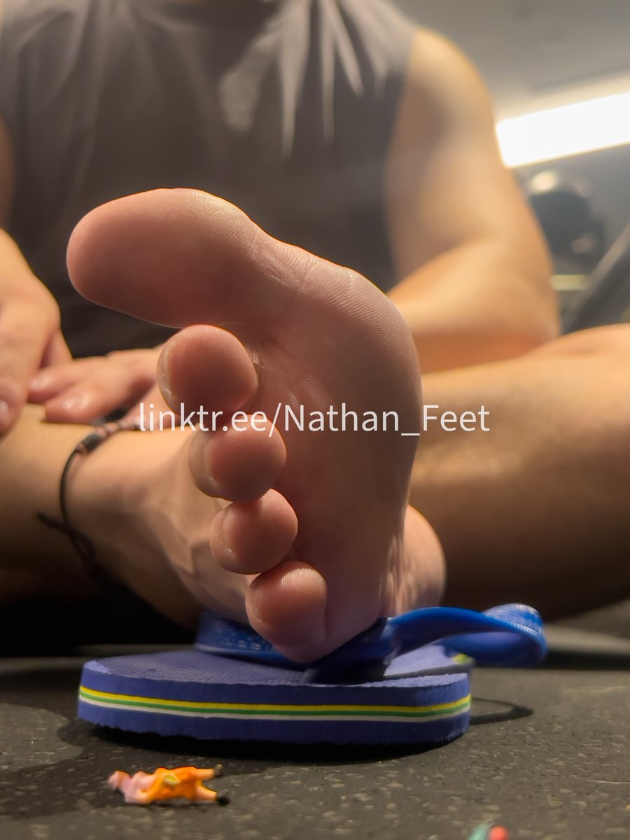 sydneymalefeet