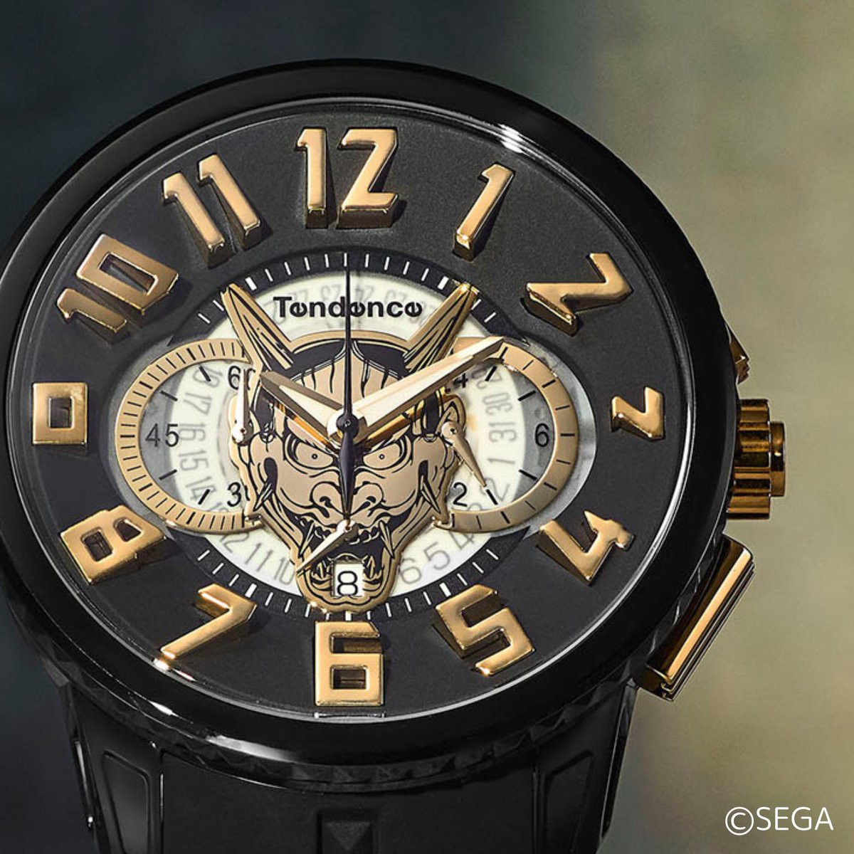 TendenceJapan's tweet image. 『龍が如く』×Tendence 真島吾朗コラボモデル
『龍が如く』とTendenceとの新たなるコラボレーション。
Tendenceの最大の特徴である50mmの大きな文字盤の中心に、真島吾朗の刺青をデザイン。ブラックをベースにゴールドを配色したインパクトある1本です。
ご予約受付中。
tendence.jp/pickup/ryu-ga-…