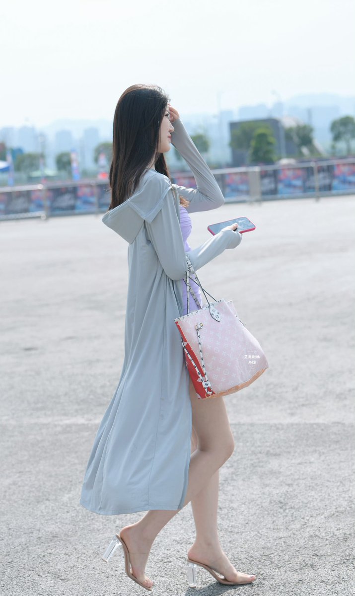 PLingsaaa's tweet image. Who knew sunscreen gear could be this stylish? 😎 Let's connect and share more cool tips!