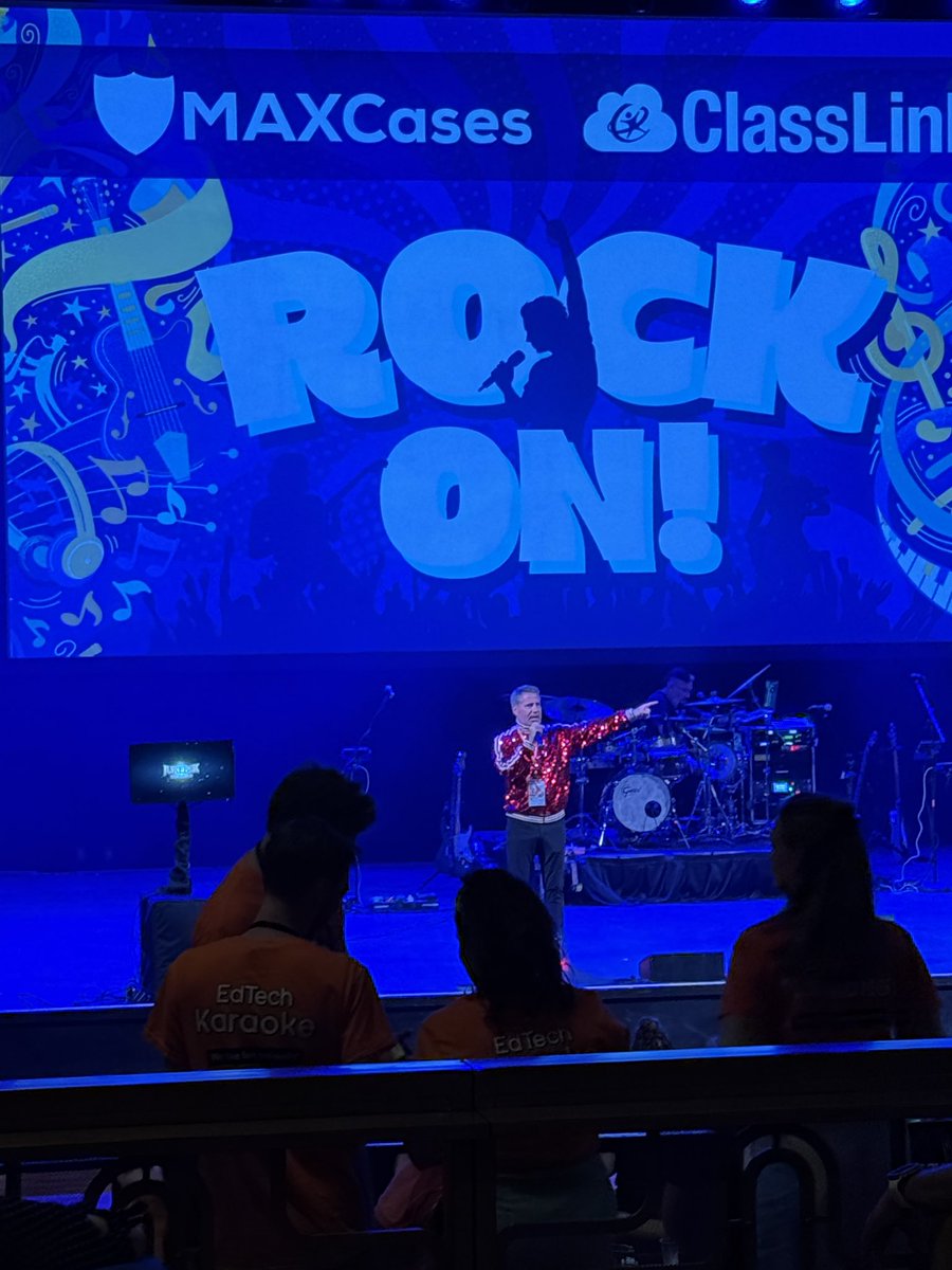 Learn_AndGo's tweet image. Came for the learning, stayed for the karaoke 🎶 #ISTELive @MAXCases @ClassLink #EdTechKaraoke @MeganTheBruce