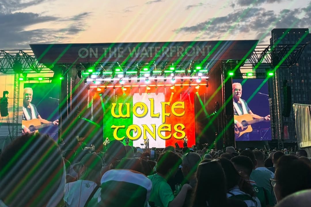 acme_lighting's tweet photo. Against the backdrop of the Three Graces and the River Mersey, #OnTheWaterfront 2025 brought an electrifying blend of sound and light.
Proud to see the #PixelLineIP delivering uniform color, intense strobes, and eye-catching visuals across the stage.
Special Thanks To: @LcrLights https://t.co/jHnhCP1TvA