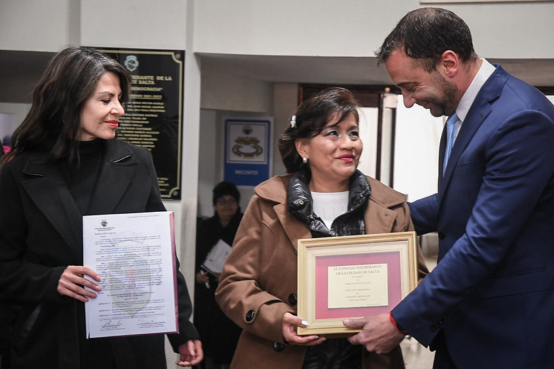 El Concejo otorgó reconocimiento a la labor solidaria y social del comedor y merendero “Por una Sonrisa”.📹

Más info 📲 cdsalta.gob.ar/el-concejo-oto…