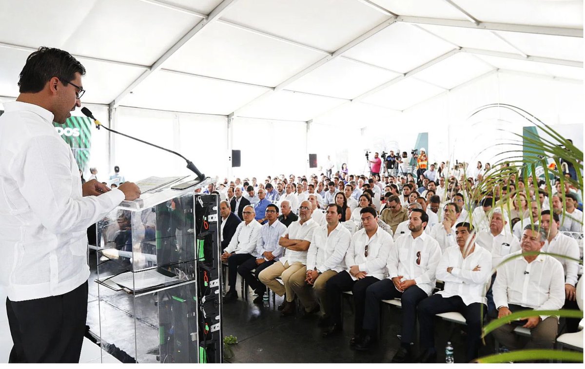 CNI_HN's tweet photo. 🔹 El CNI respalda la innovación industrial y la sostenibilidad 🌱🏗️
El Consejo Nacional de Inversiones acompañó la inauguración del Molino 4 de Cementos del Norte cenosa en Choloma, Cortés. Con una inversión superior a 40 millones de dólares, esta moderna infraestructura fortalece la capacidad productiva del país con tecnología de vanguardia y enfoque sostenible.

📍 “Desde el CNI reafirmamos nuestro compromiso con proyectos que transforman Honduras y generan desarrollo desde sus raíces”, señaló el ministro de Inversiones, Miguel Medina.

🤝 Esta iniciativa refleja la confianza del sector privado en el potencial de Honduras y el papel clave del CNI como facilitador de inversiones estratégicas.

#CNIHonduras #InversiónSostenible #Molino4 #IndustriaHondureña #CENOSA #InnovaciónEmpresarial #HechoEnHonduras