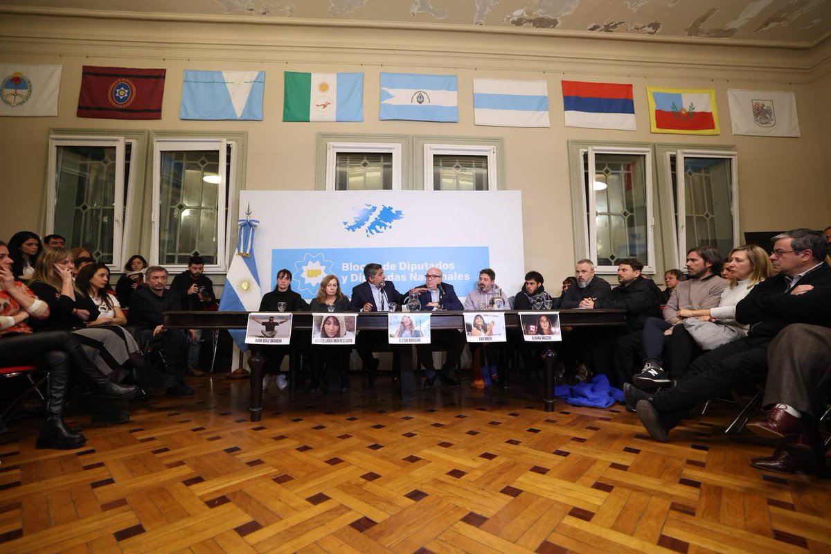 No es investigación: es persecución a la militancia política. No es justicia: es impunidad para la mafia. No es delito: es meter miedo y paralizar.

¡Libertad INMEDIATA para Alesia, Eva, Candelaria, Aldana e Iván!

— Conferencia de prensa de abogados y familiares de los presos