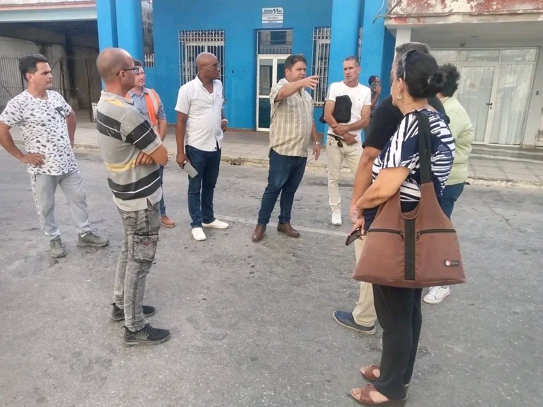 AlfreMene37409's tweet photo. Chequeamos las acciones que se ejecutan en nuestro emblemático Teatro Principal de #CiegodeÁvila en saludo al 26 de Julio. #CiegoEn26 #SinPerderUnDía @DrRobertoMOjeda @JHGcasanova @PartidoPCC https://t.co/nSunjYT1i0