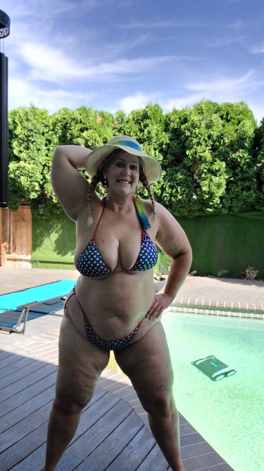 Watch Ursula Tv's leaked NSFW photo on TwXstars