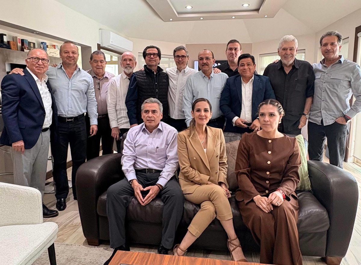 Hoy, junto a <a href="/claudia_hdzs/">ClaudiaHernándezSaenz</a> , dialogamos con integrantes del Consejo de Negocios Regional. Recibimos propuestas sólidas que nos inspiran a seguir legislando con visión y responsabilidad. #SectorPrivado
#TengoSueñosParaTamaulipas #JREsMorena