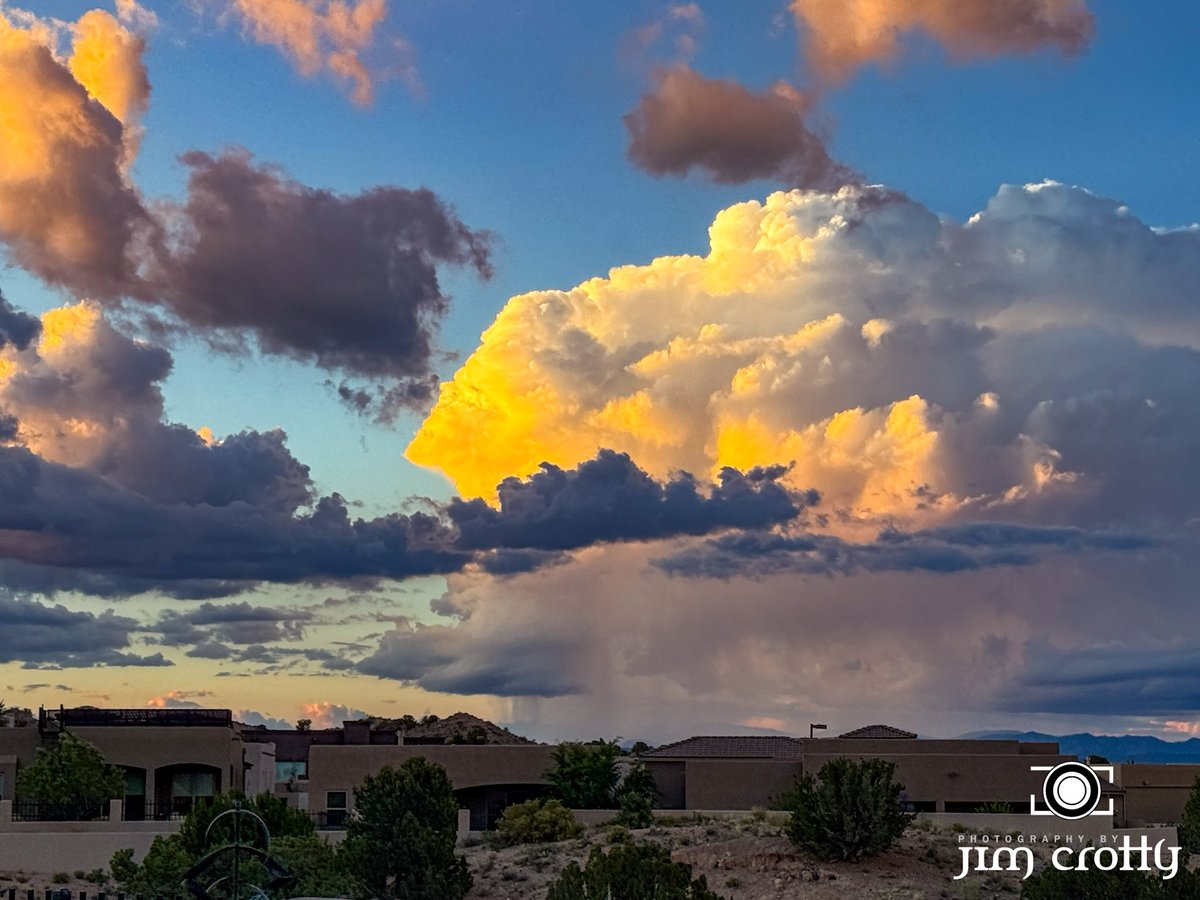 jimcrotty's tweet photo. Welcoming July with a beautiful sky, whether it be in New Mexico, Ohio, or South Carolina. #landscapephotography #summer #july https://t.co/Uvgmpm5VeF