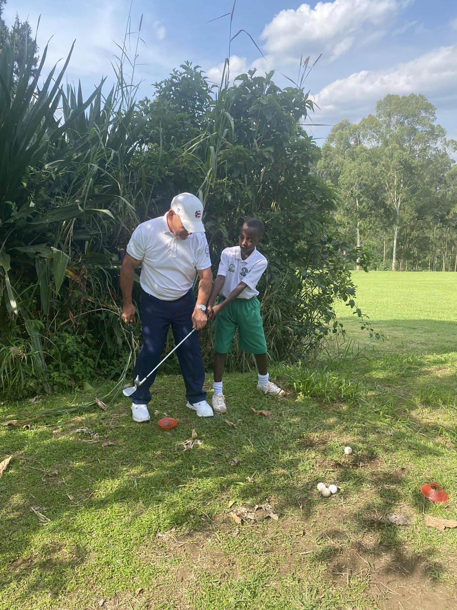 Philippe working with our young Walter on finding the right swing path 👏🏽 Building strong fundamentals is what it’s all about. A solid foundation sets the tone for everything that follows! ⛳️ #JuniorGolf #GrowTheGame #GolfFundamentals