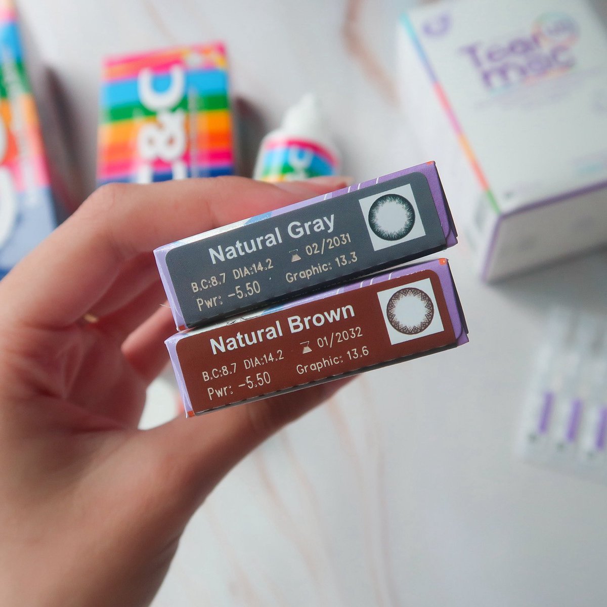 #maximcontactlens รุ่น Blink (กล่องม่วง) คือใส่มานานมาก เลนส์นิ่มใส่สบายไม่เคืองตา เหมือนไม่ได้ใส่เลยย มี 2 สีคือ  Natural Brown และ Natural Gray ป้องกันแสง UV และช่วยกรองแสงสีฟ้าจากหน้าจอด้วย มีค่าสายตาถึง10.00 เลย ทางแม็กซิมเค้ายังมีน้ำยาหยอดตา Tear Mac UD