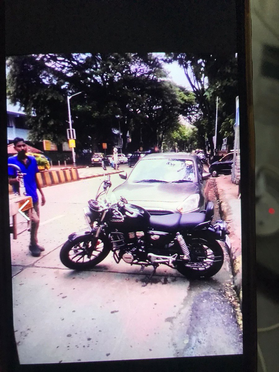 iamjasthakkar's tweet photo. @MumbaiPolice @CPMumbaiPolice I had filed for grievance as my bike was towed under the pretext "Island ke udhar straight park kiya na which is not allowed and I was fined I Want clarification as to why the far behind me was not fined or towed or clamped. https://t.co/QaXtSt0pch