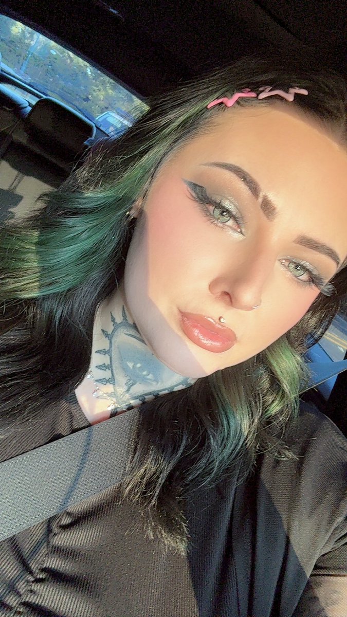 Otaku Hot Girl tweet media