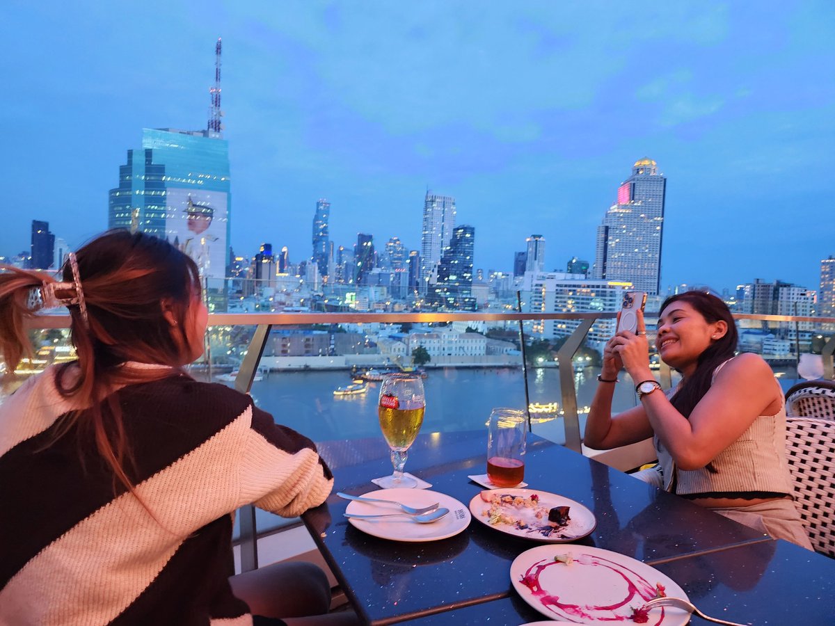 KlonglanMoonie's tweet photo. What happens when the girls link up? Eat Eat and Eat more😂😂
#Iconsaim views https://t.co/BeYXSOnvLN