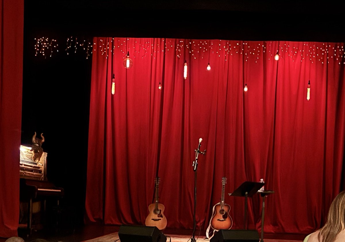 Lloyd Cole at the Coronet. 5 minutes. I’m 23 again.