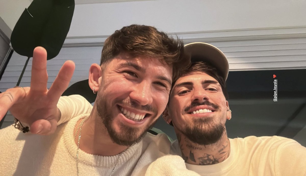 swifttdear's tweet photo. por siempre
por siempre loyola y lomonaco  
por siempre
mi alma está conectada a la de ustedes para toda la eternidad https://t.co/4Jp0JNhrsN