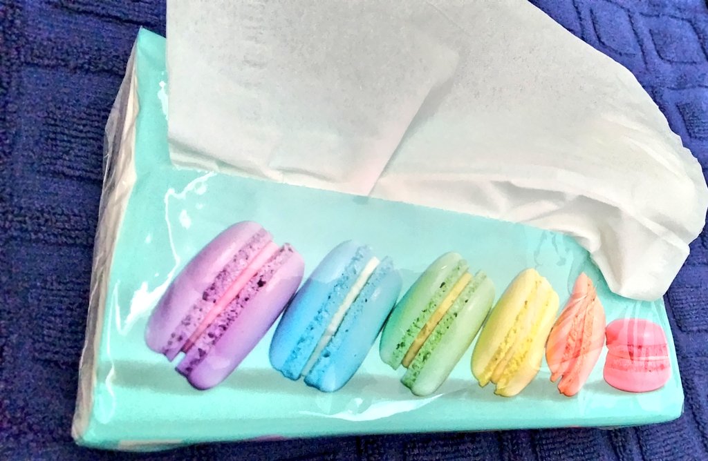 マジでしょうもないけど、何年も使ってるマツキヨのティッシュが最近timeleszさんにしか見えない
マカロンが風磨さん寺西さん原さん猪俣さん橋本さん佐藤さん(赤というより濃ピンクだけど…)で、
背景がすべてを包み込む松島さん、
ティッシュが元気に飛び出す篠塚さんじゃん