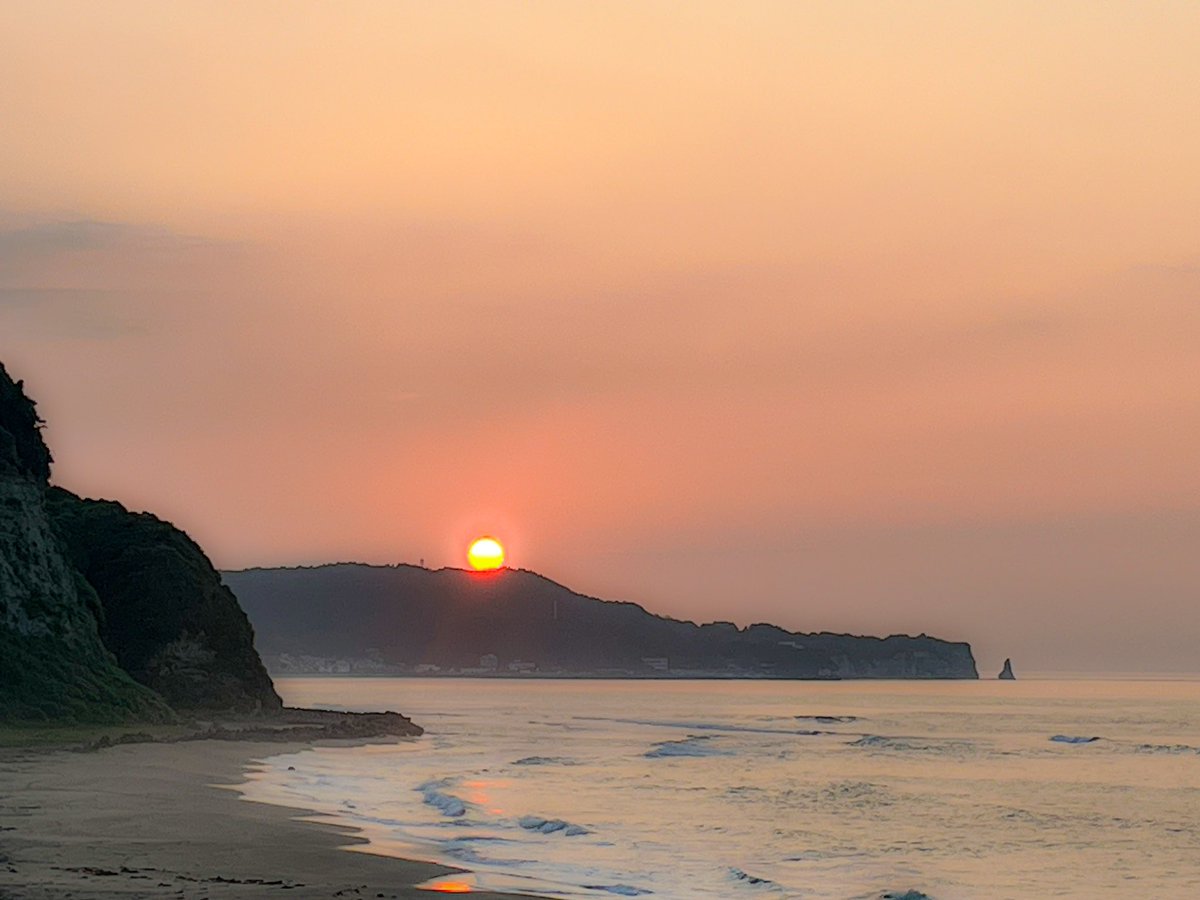 日の出撮影にチャレンジ📸
メモリーカードがいっぱいになってしまいあえなく失敗  #iPhoneで撮りました