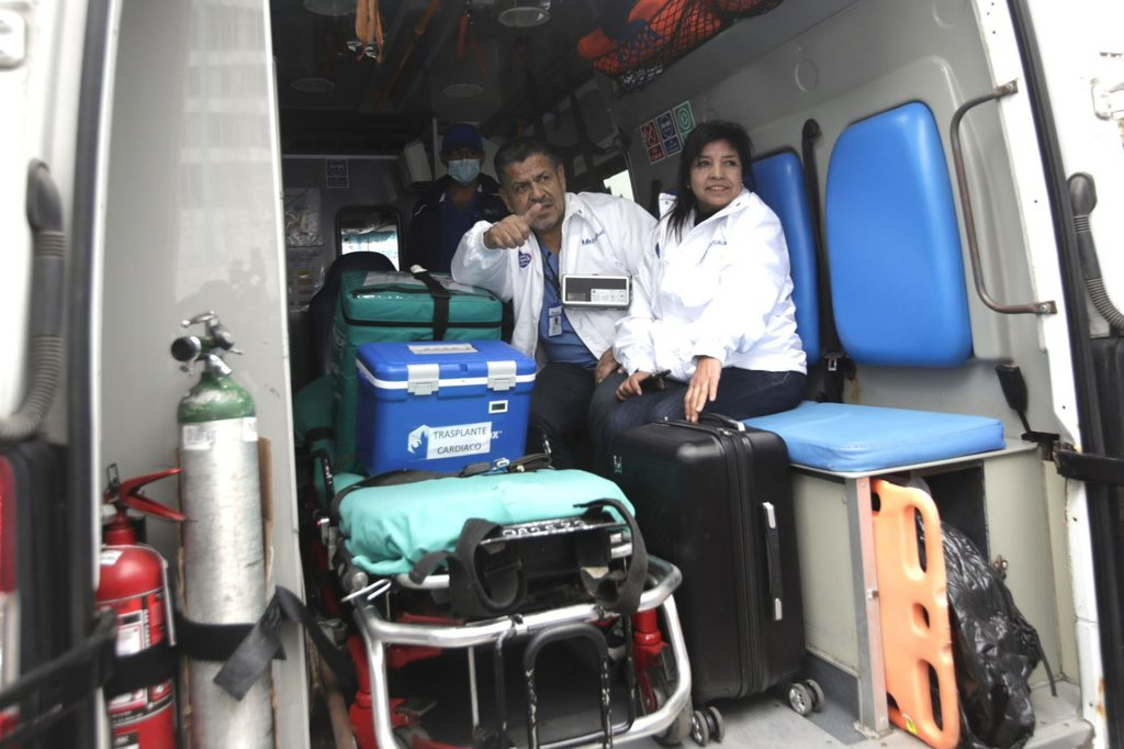 Mindef Perú (@mindefperu) on Twitter photo #NotaDePrensa | Sector Defensa contribuyó al traslado exitoso de órganos que salvarán vidas.
✅ Aeronaves de la <a href="/fapperu/">Fuerza Aérea del Perú</a> transportaron órganos vitales desde Arequipa hacia hospitales de Lima, en estrecha coordinación con EsSalud.
➡️ gob.pe/es/n/1202426 #NotaDePrensa | Sector Defensa contribuyó al traslado exitoso de órganos que salvarán vidas.
✅ Aeronaves de la <a href="/fapperu/">Fuerza Aérea del Perú</a> transportaron órganos vitales desde Arequipa hacia hospitales de Lima, en estrecha coordinación con EsSalud.
➡️ gob.pe/es/n/1202426