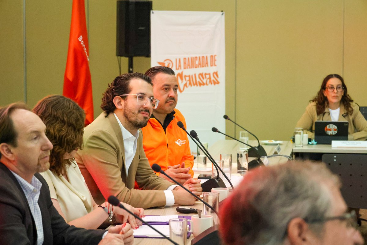 El transporte público digno y de calidad es un derecho humano 🚌
Con eso en mente organizamos un ejercicio de parlamento abierto en el Congreso de Guanajuato. Mucho entusiasmo por lo que viene para nuestro estado con las ideas y coincidencias de hoy 🤩🍊
