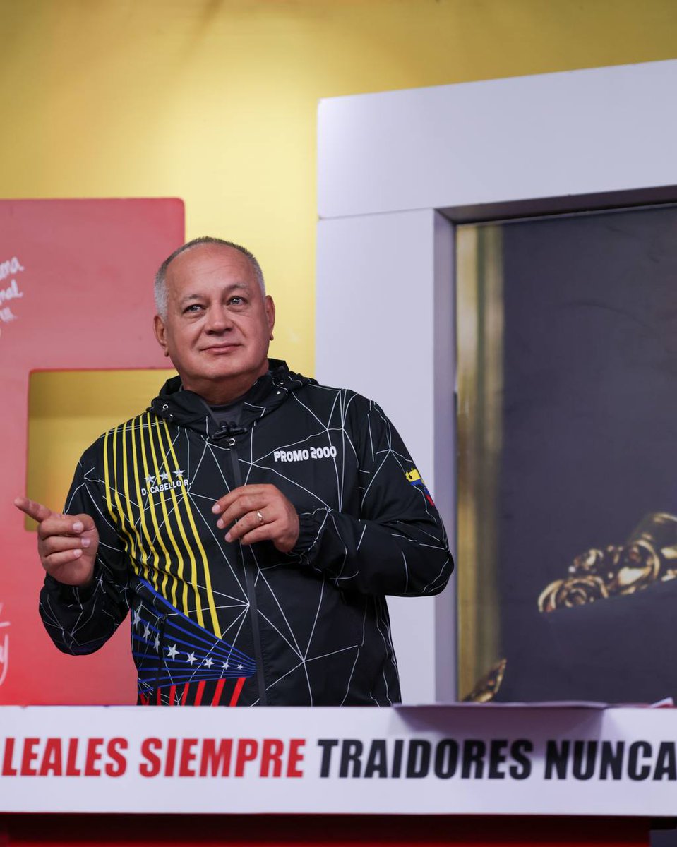 Con el Mazo Dando (@conelmazodando) on Twitter photo #EnVivo <a href="/dcabellor/">Diosdado Cabello R</a>: Estamos acabando con los gestores y malandros en el INTT. Calladitos sin hacer bulla, les estamos llegando con la operación "tuntún" y la gente sale a decir pobrecitos... nada de eso, estaban cobrando. Los trámites son los establecidos en la ley, no hay #EnVivo <a href="/dcabellor/">Diosdado Cabello R</a>: Estamos acabando con los gestores y malandros en el INTT. Calladitos sin hacer bulla, les estamos llegando con la operación "tuntún" y la gente sale a decir pobrecitos... nada de eso, estaban cobrando. Los trámites son los establecidos en la ley, no hay