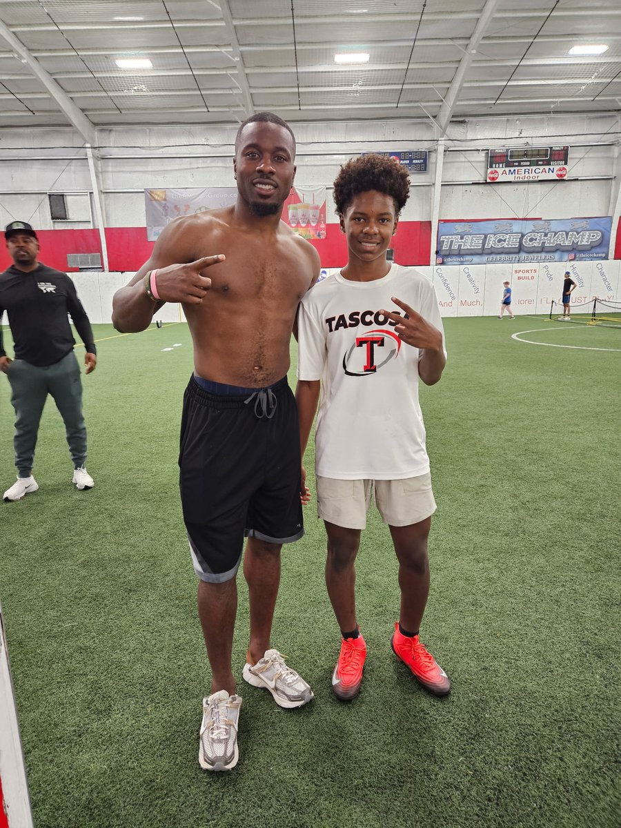 TspoonJr2523's tweet image. Got some good work today with @DJenks_25, my speed trainer, and @ClayMackSkillz, my DB trainer also got to meet @ChidobeAwuzie
@BrandonHuffman
@king_doerue
@THS_FB
@CoachWhiteDB1
@TXRecruits
@CSAPrepStar
@247Sports
@TrainanceP
@dctf
@JVNYLFILMS
@One11Recruiting
@Rivals…