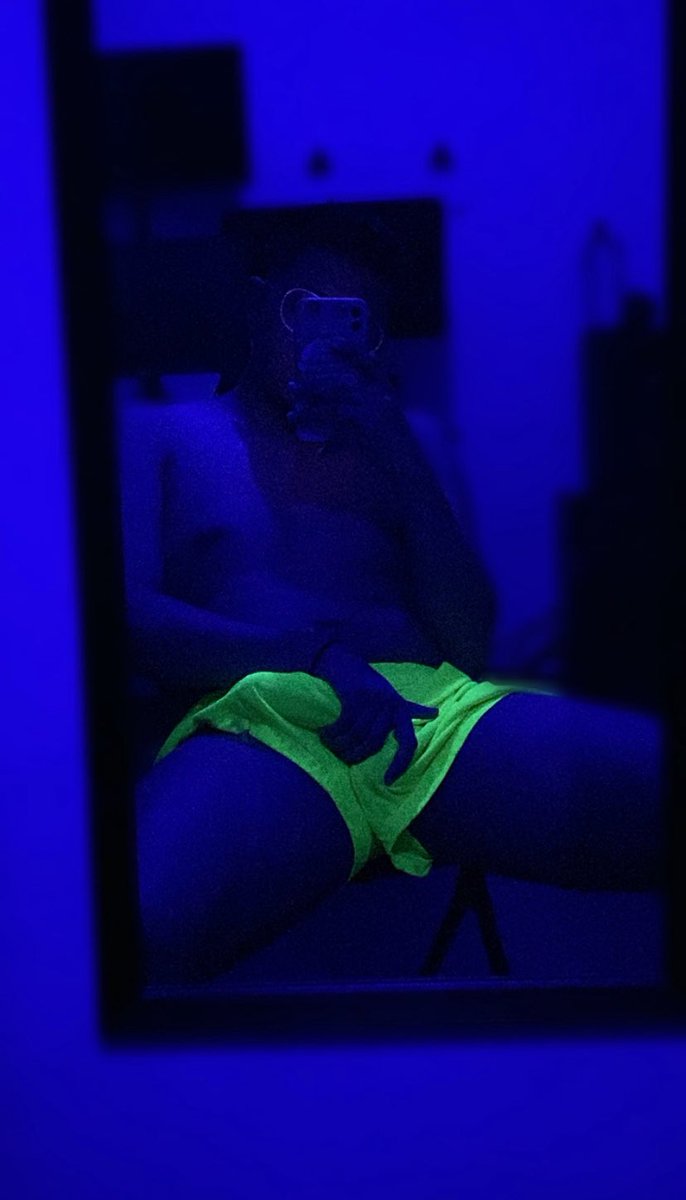 No sé tú, pero yo ya necesito liberar un poco de tensión.

🔞 +18

#GayNSFW #GayLatino #MidweekMood #GayTwitter #NSFW18+