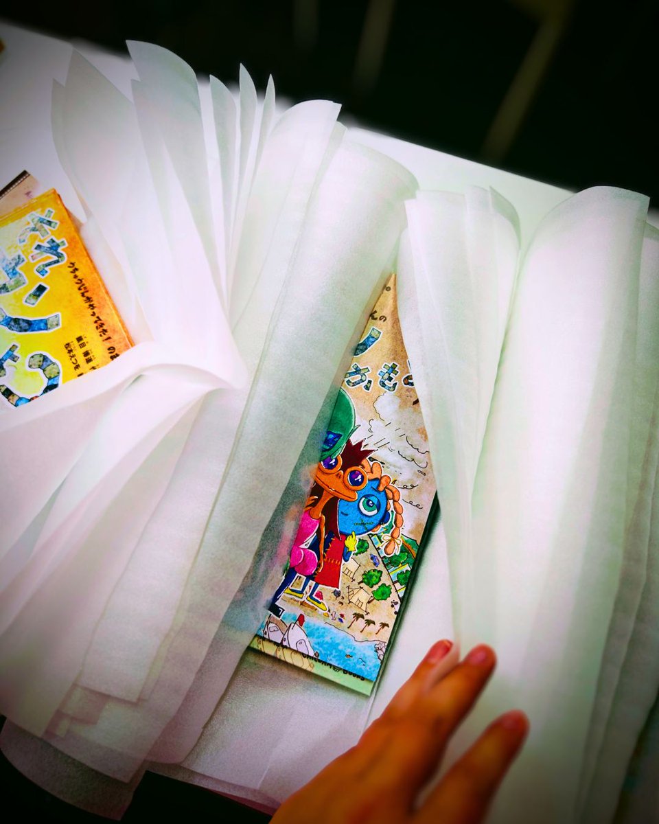 ChicoraBooks's tweet photo. 特典付き先行予約販売分が納品され、発送の準備を始めています👽
※ 写真には写っていませんが、１冊ずつOPP袋に入れて梱包しています🛸
ご予約くださった方、お手元にうちゅうじんが到着するまで、もうすぐです。
心を込めて送り出しますので、今しばらくお待ちください。
#それウソかもよ　#絵本 https://t.co/0yI6CtR037