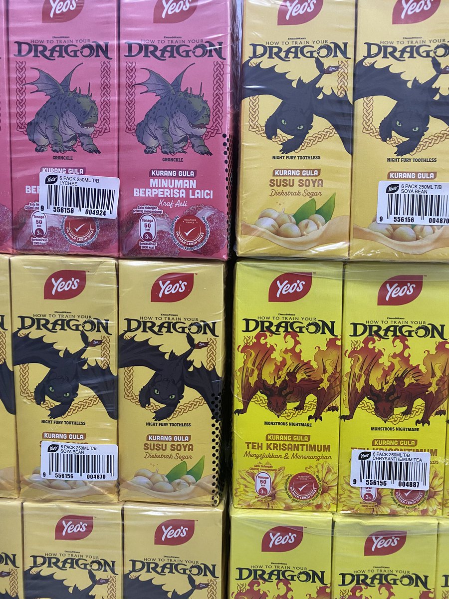 Jalan jalan tengah shopping groceries tetibe terjumpa yeo’s dengan pakaging comel ginj. Kitonyaa peminat dragon. Lagi lagi toothless tu hensem bethol yee dia tu. 

#HowToTrainYourDragon #yeosmy