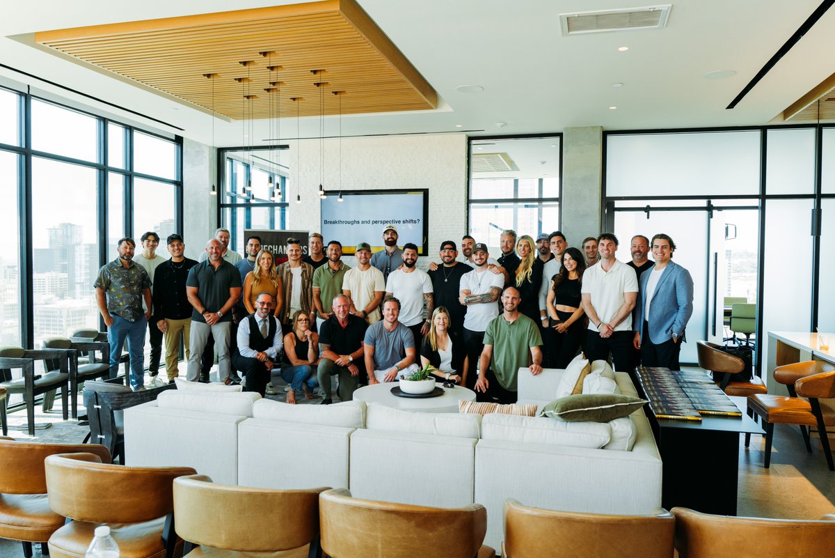 PeterVoogd23's tweet image. Another event in the books. We have 40+ successful and proven entrepreneurs from all over the world come together to network and mastermind.

So many breakthroughs were made, lifelong friendships were developed, and unforgettable memories were created. We don’t cut corners when…