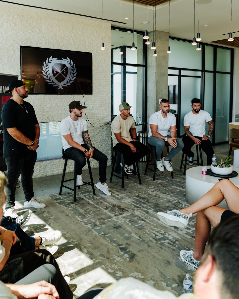 PeterVoogd23's tweet image. Another event in the books. We have 40+ successful and proven entrepreneurs from all over the world come together to network and mastermind.

So many breakthroughs were made, lifelong friendships were developed, and unforgettable memories were created. We don’t cut corners when…