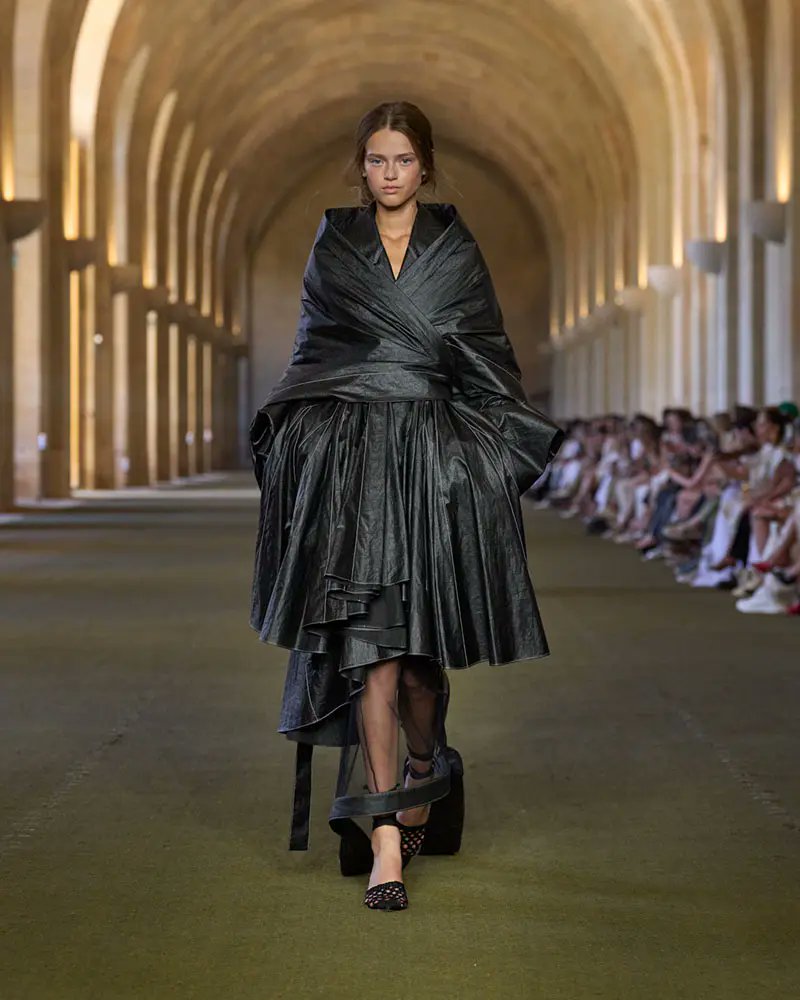 fashionjp's tweet image. 【2026年春夏パリ・メンズファッションウィーク】
#JACQUEMUS（#ジャックムス）が2026年春夏コレクションを発表！

全ルックはこちら🔻
soen.tokyo/fashion/collec…

#ParisFashionWeek #PFW #SS2026