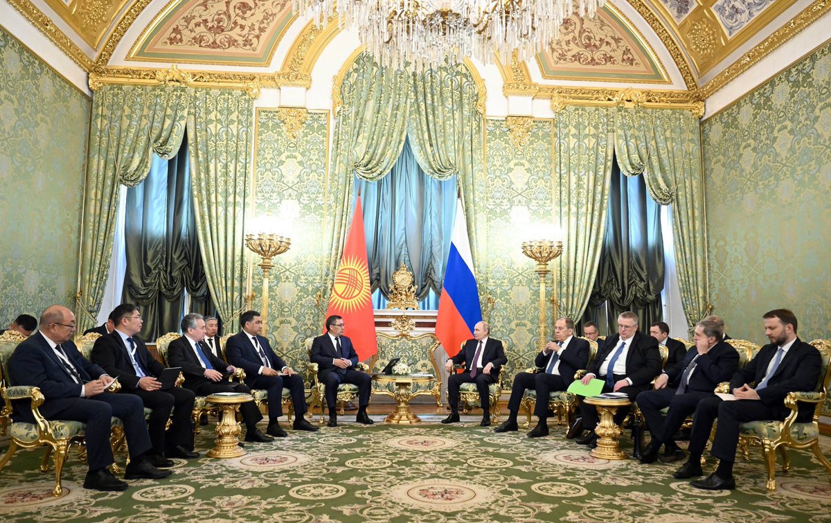 sadyrzhaparovkg's tweet photo. В Москве провел содержательные переговоры с Президентом России Владимиром Путиным. 

Обсудили ключевые направления сотрудничества между Кыргызстаном и Россией.

Подтвердили высокий уровень доверия и стратегического партнёрства между нашими странами. У нас нет политических разногласий - только общее стремление к развитию.

Отмечен большой потенциал для совместной работы в энергетике, транспорте, сельском хозяйстве и  промышленности.
 
Уверен, что встреча даст новый импульс нашим отношениям — в интересах народов Кыргызстана и России.