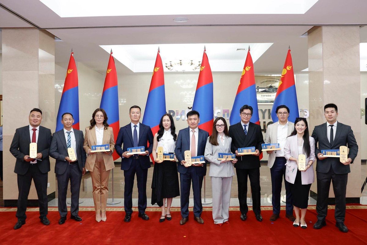 “ШУНХЛАЙ” ГРУППИЙН 8 КОМПАНИ “ТОП-100” ААН-ЭЭР ШАЛГАРЧ ӨМНӨХ АМЖИЛТАА БАТАТГАВ
"Топ-100" ААН-ийг групп компаниар авч үзвэл "Шунхлай”групп хоёрт жагсч, нийт 8 компани ТОП аж ахуйн нэгжийн амжилтаа бататгав.
#Шунхлай_Групп
#Шинэ_хил_хязгаар_руу_манлайлцгаая