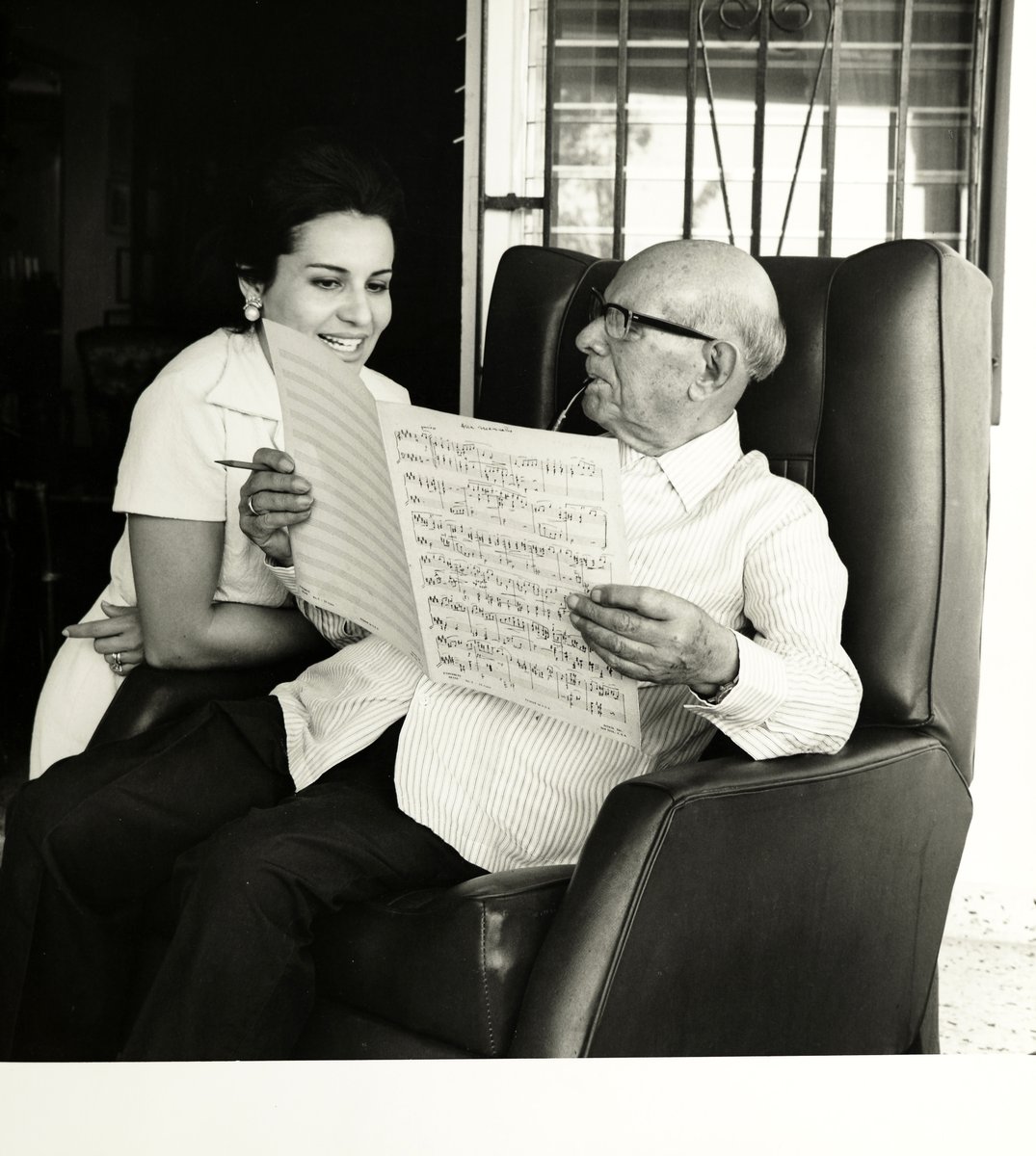 🎻 53 anys mantenint viu el llegat de #PauCasals!
#taldiacomavui, el 1972, Pau Casals i Marta Casals van crear la Fundació Pau Casals per conservar el llegat patrimonial de Casals i apropar la música clàssica a tothom 🎼 

👉Descobriu més a: paucasals.org/fundacio/