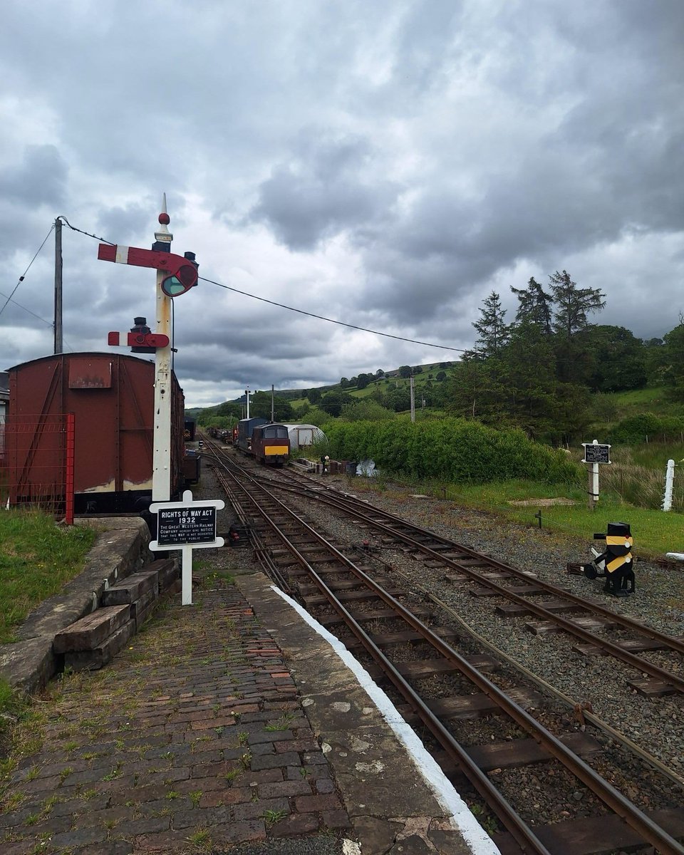 Llanuwchllyn; the biggest collection of L&amp;Y signals in preservation, and the last remaining Double Twist frame in original situ (Submitted by A Davies)
#SignalOfTheDay