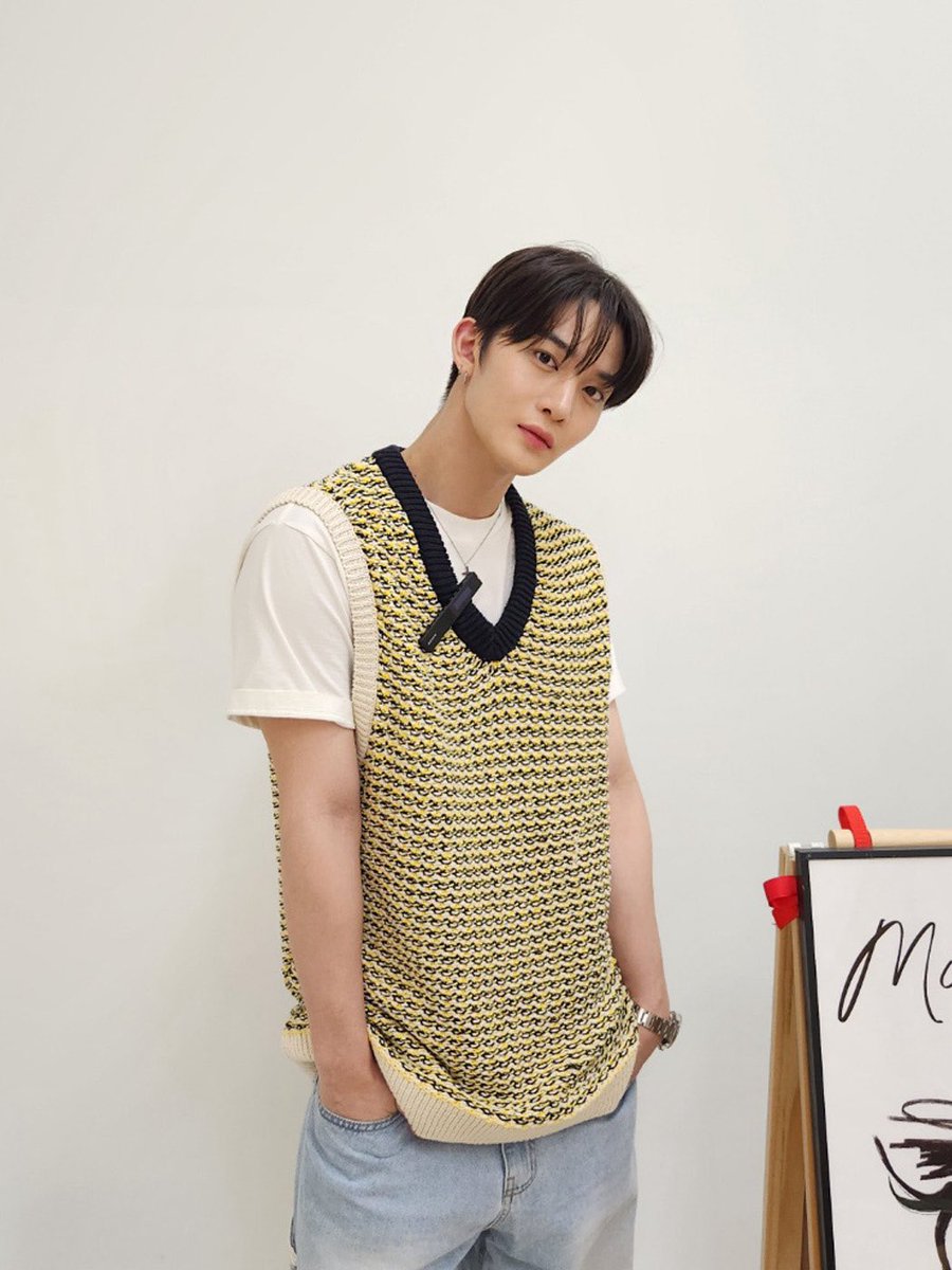 baejinyoung_bjy's tweet image. [🎥] 🐈‍⬛ : 제가 오늘 MVP네요
배진영 wootube MVP 되다?!

⇣⇣⇣감자 많이 먹어라 확인⇣⇣⇣
🔗 youtu.be/aHYGmhl1RaI?si…

#배진영 #BAEJINYOUNG