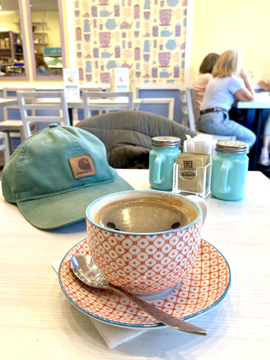Nathan_Hartley_'s tweet image. Thursday morning at my favourite Jewish deli bar... ☕️ 🥯 ✡️ 🇮🇱
#NorthWestLondon #JewishDeliBar #AndRelax