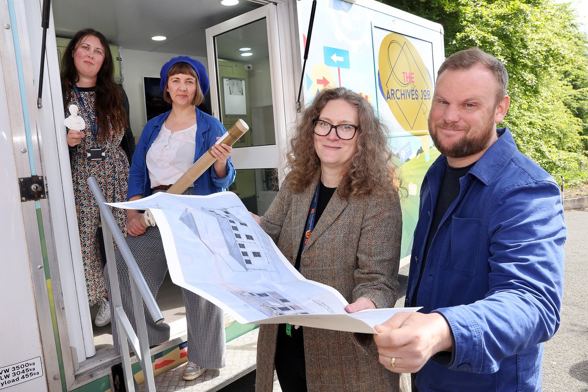 UkNatArcRes's tweet image. There are just a few days left to secure in-person tickets to #DCDC25!
Join us in Durham 29-31 July for panels, keynotes, & an archives escape room from @NorthldArchives 🔎 See a sneak peak of the escape room van below!
🎟️ end Mon 7 July: orlo.uk/DCDC25_clyer