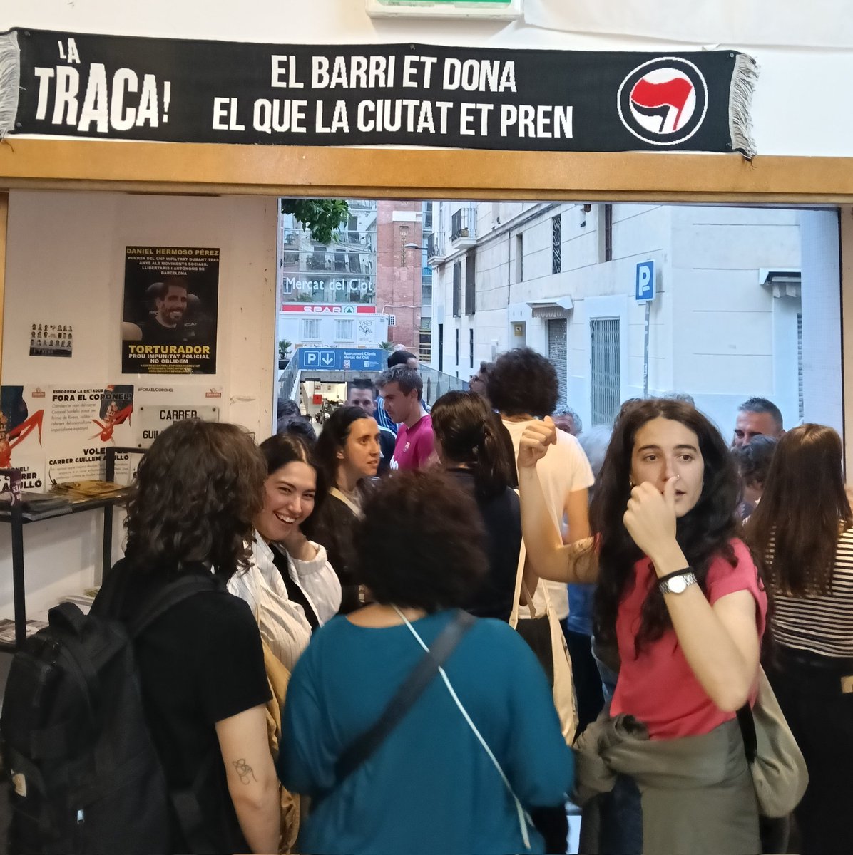 L'Anònima (@anonima_clot) on Twitter photo Avui dijous no hi ha pintxos (tornen al setembre!) però trobareu igualment l'Anònima oberta a partir de les 19 h. Passeu a fer-hi un beure! 🍻 #FemCasal #FemBarri Avui dijous no hi ha pintxos (tornen al setembre!) però trobareu igualment l'Anònima oberta a partir de les 19 h. Passeu a fer-hi un beure! 🍻 #FemCasal #FemBarri