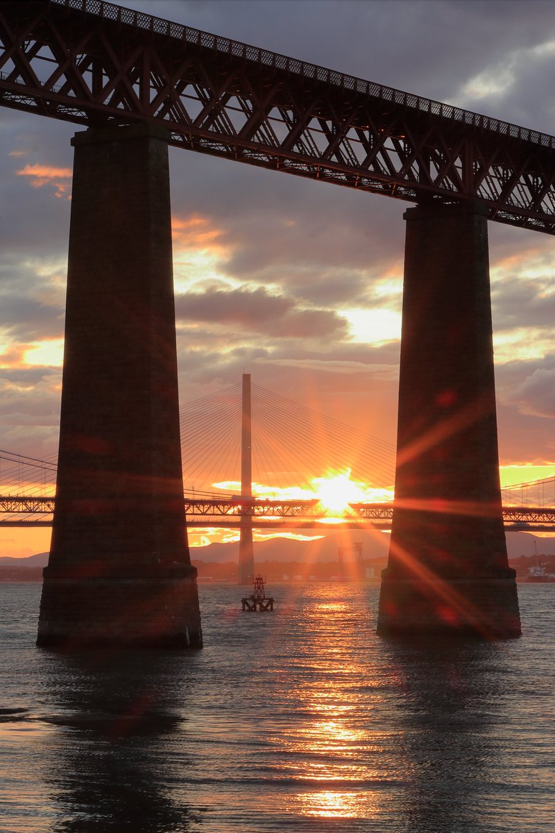 Sunset at <a href="/TheForthBridges/">The Forth Bridges</a> on Wednesday evening. #sunset #ForthBridge