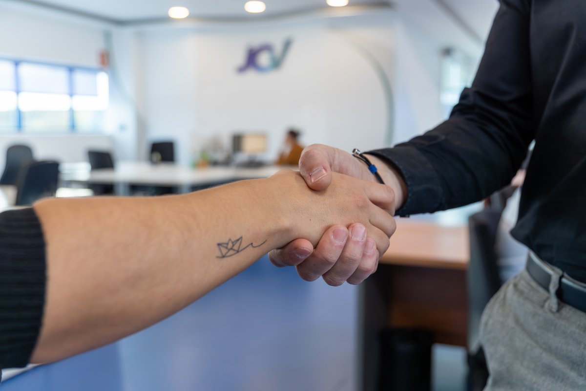 La #logística marítima no escapa a los conflictos globales. Las tensiones internacionales están complicando el #transporte. Por eso, si vas a #importar o #exportar, elige bien a tu aliado logístico. La experiencia es una garantía.

Cómo se exporta, importa… #NiceToShipYou!