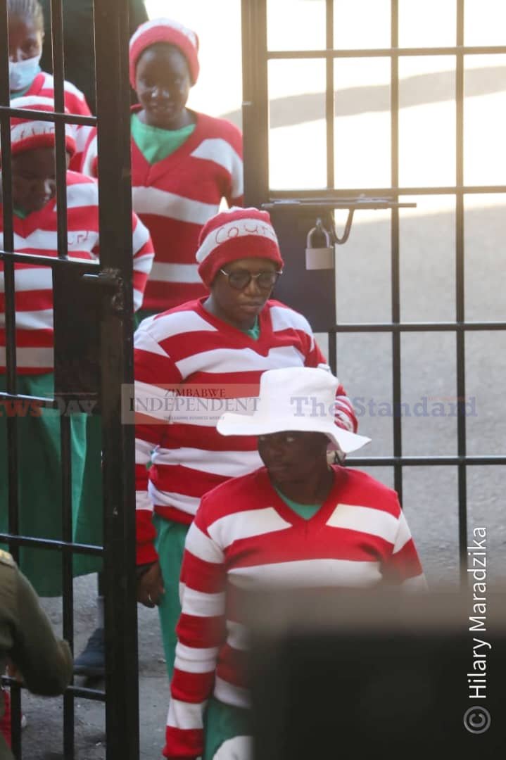 Zimindependent's tweet photo. #InPictures
🟤Zimbabwe Independent Editor @Faye_Zaba, who was arrested on Tuesday over a satirical article in the Muckracker column, arriving at the court for her bail hearing. Zaba is being charged for 'undermining the authority of the President'
#JournalismIsNotACrime https://t.co/WC0bvxp5mU