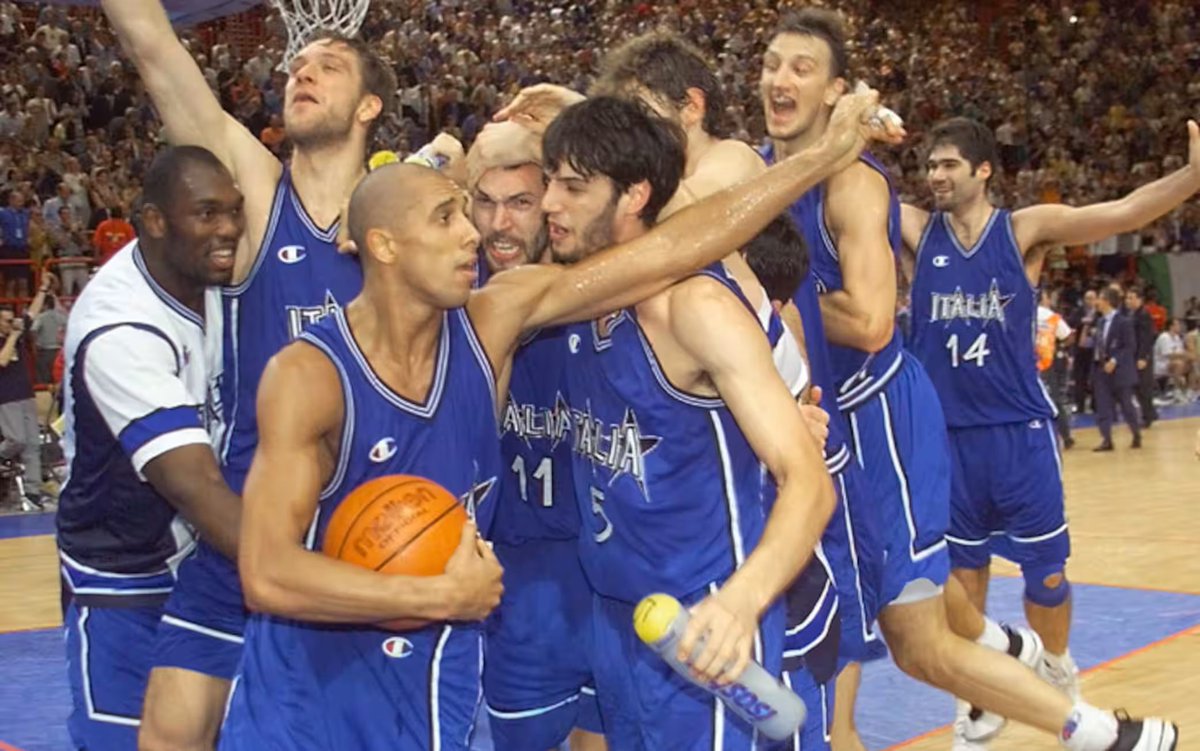 Marco A. Munno (@marcoamunno) on Twitter photo Alessandro Abbio
Davide Bonora
Gianluca Basile
Andrea Meneghin
Carlton Myers
Giacomo Galanda
Alessandro De Pol
Marcelo Damiao
Denis Marconato
Roberto Chiacig
Gregor Fucka
Michele Mian
Eroi di 26 anni fa, nell'Europeo vinto da <a href="/Italbasket/">Italbasket</a>, per un'emozione che durerà per sempre. Alessandro Abbio
Davide Bonora
Gianluca Basile
Andrea Meneghin
Carlton Myers
Giacomo Galanda
Alessandro De Pol
Marcelo Damiao
Denis Marconato
Roberto Chiacig
Gregor Fucka
Michele Mian
Eroi di 26 anni fa, nell'Europeo vinto da <a href="/Italbasket/">Italbasket</a>, per un'emozione che durerà per sempre.